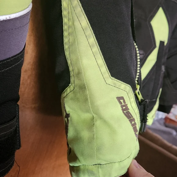 Youth Bolt Castle Jacket - Picture 6 of 16